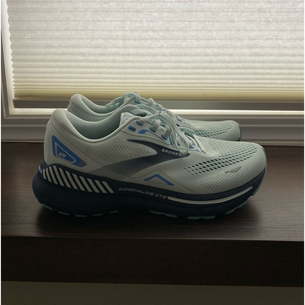 Women’s 8 Brooks Running Adrenaline GTS 23 - Blue Glass/Nile Blue/Marina